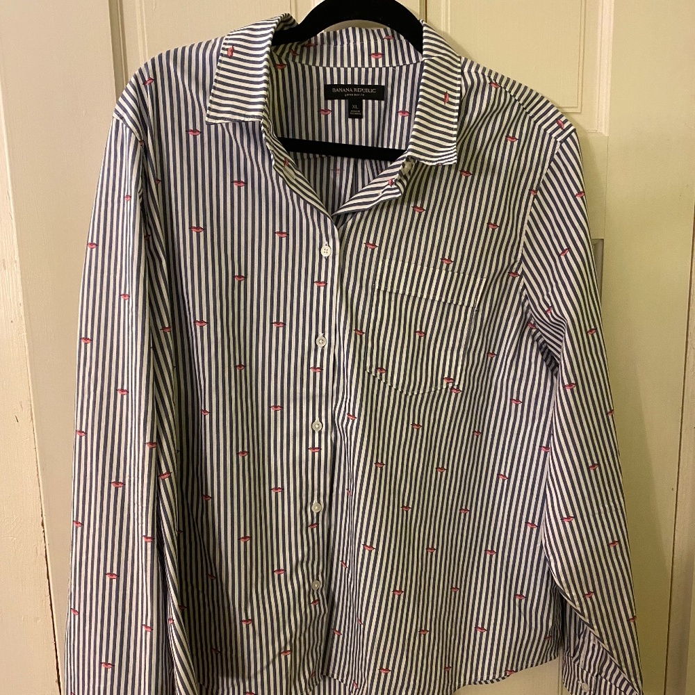 Banana Republic Quinn fit lip print top NWOT XL